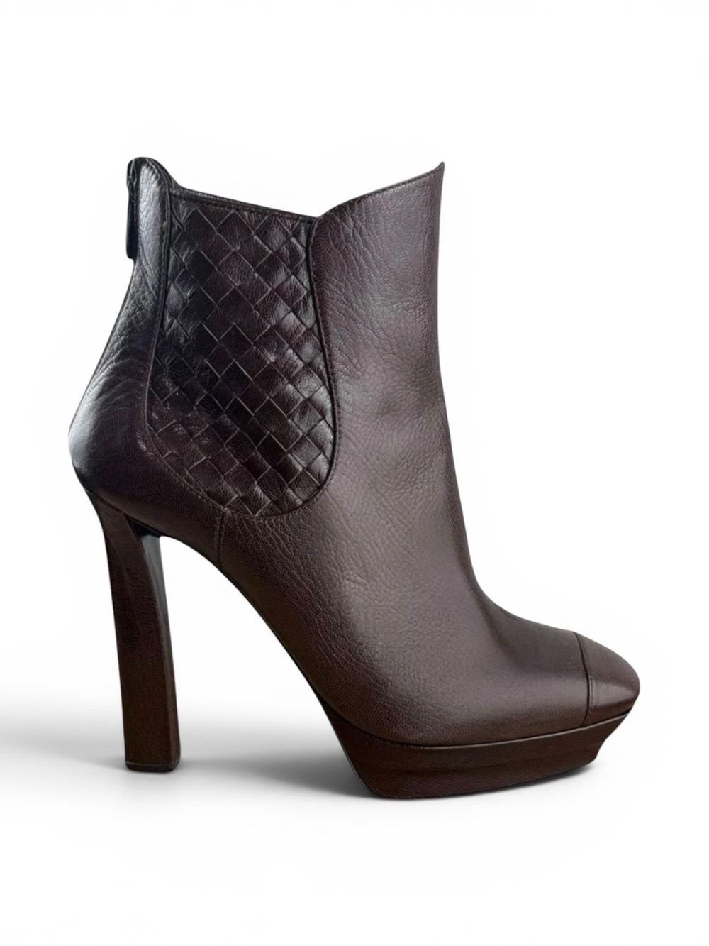 Bottega Veneta ankle boots crafted in brown leather SIZE 40.5